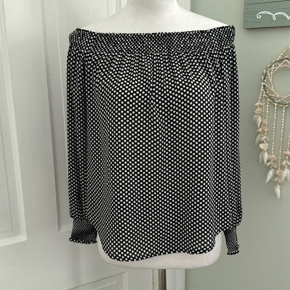 Express size S black & white mid sleeve off or on the shoulder shirt